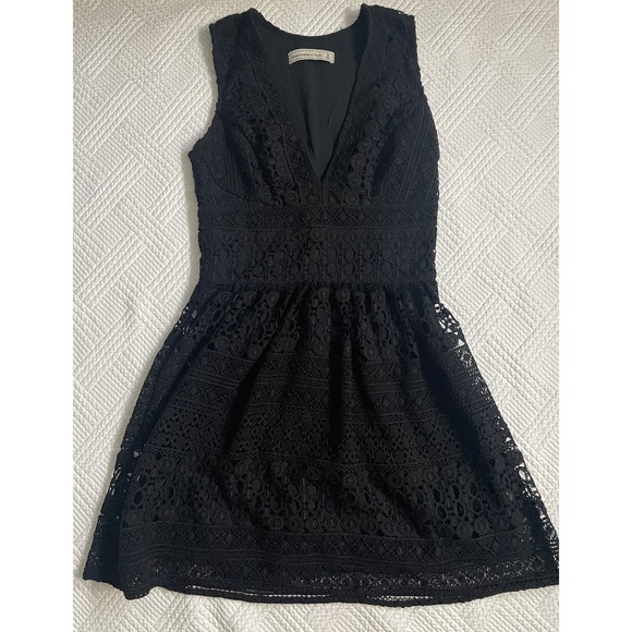 Abercrombie & Fitch Dresses & Skirts - Abercrombie & Fitch Womens V-neckline Lace Crochet Skater Dress Black Sz 0
